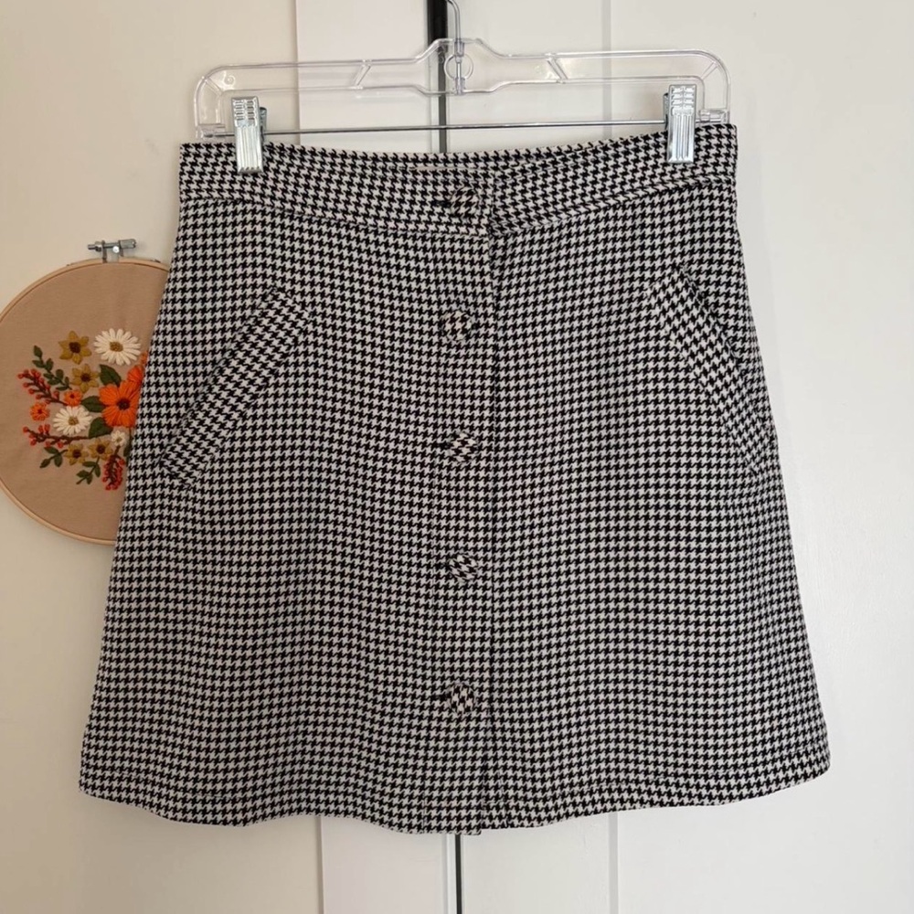 FRNCH Paris black & white houndstooth mini skirt with button front and pockets